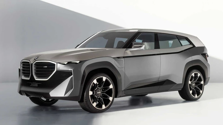 BMW Concept XM: svelato il prototipo che anticipa il SUV con il V8 plug-in da 750 CV