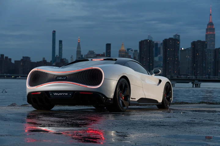 Deus Vayanne: l'hypercar elettrica che promette di battere tutti i record