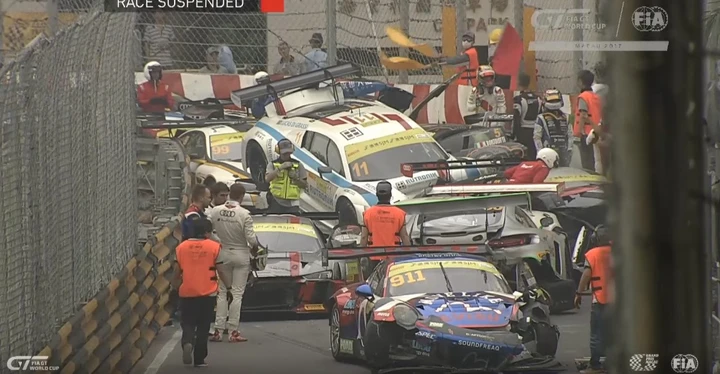 FIA GT Macau: l'incidente si trasforma in un maxi tamponamento!