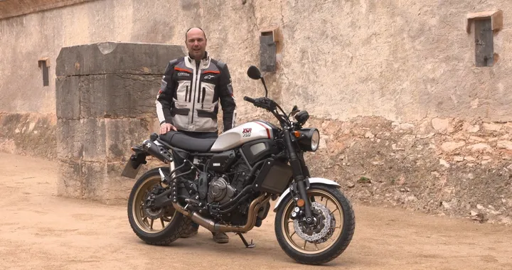 Yamaha XSR700 XTribute: primo contatto