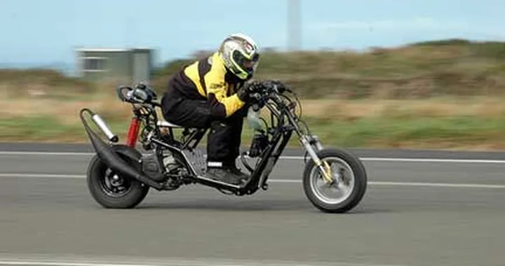 Foto del giorno: dragster-scooter