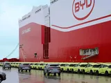 BYD, l'espansione non si arresta: due grandi navi portano le Dolphin Surf in Europa