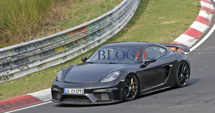 Porsche Cayman GT4: foto spia della 718 più estrema