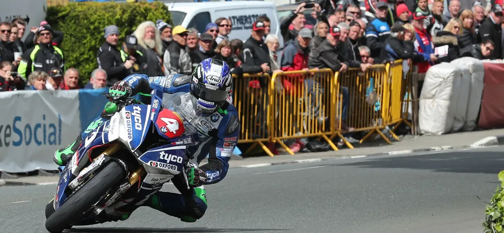 TT 2017: Superstock, di nuovo Hucthinson su Hickman