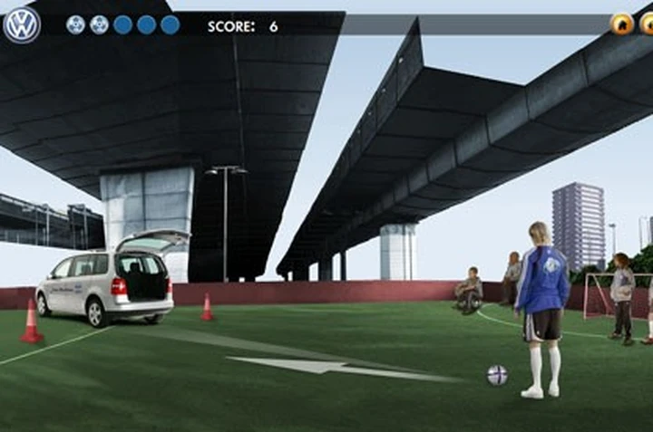 David Beckham fa goal alla Volkswagen Touran