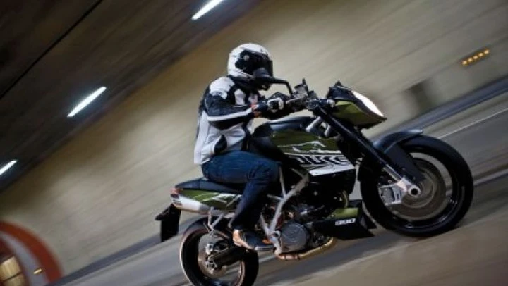 Ktm Superduke 990 2010: nuova livrea, stessa sostanza