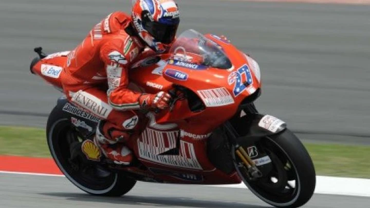 MotoGP: Stoner precede Lorenzo e Pedrosa nelle libere a Valencia. Rossi 4°