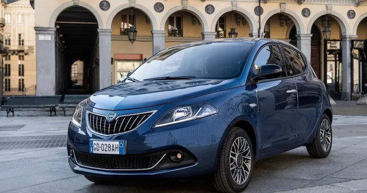 Lancia Ypsilon Restyling 2021: novità, motori, prezzi
