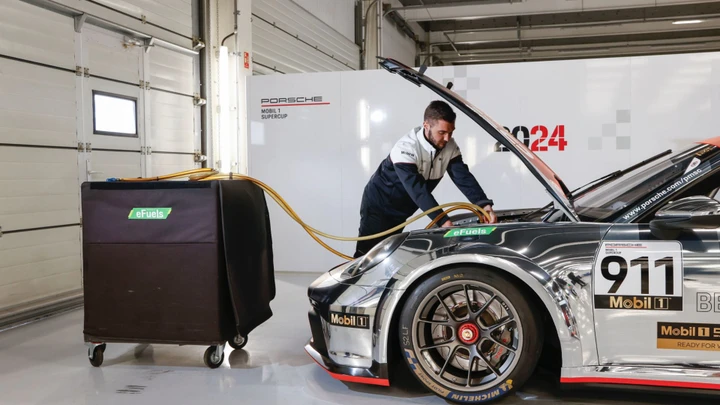 La Porsche Mobil 1 Supercup 2024 banco di prova per i nuovi eFuel