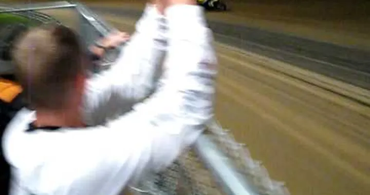 Kenny Roberts TZ700 Hot Lap 3