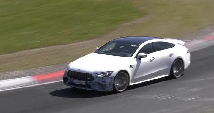 Mercedes-AMG GT 73e: i suoi 800 CV si scatenano al Nurburgring [Video]