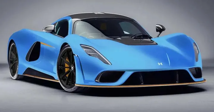 Compra la Venom F5 da 2 milioni di dollari, ma per legge potrà guidarla pochissimo