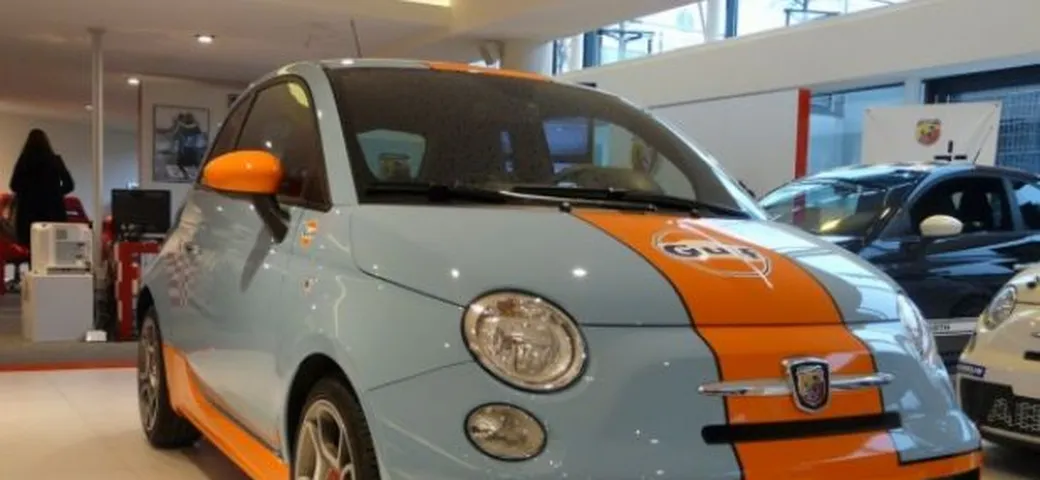Abarth 500: prime immagini della Gulf Limited Edition