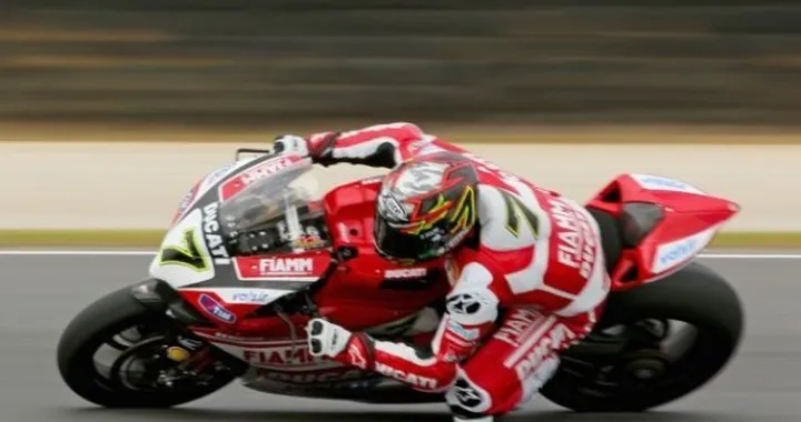 SBK Phillip Island: Guintoli si “scopre” con una Superpole da record.  Dominio di Aprilia e Ducati. Giugliano e Melandri in prima fila