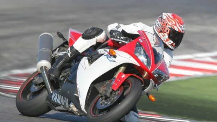 Scatto in Corsa: Yamaha R1 del 2002