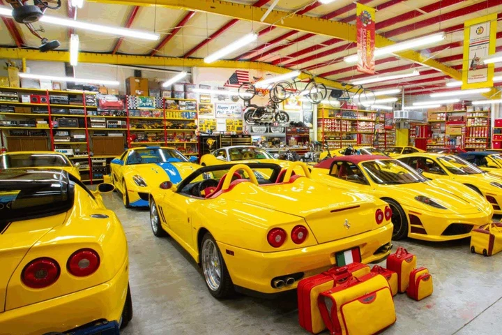 La più esclusiva collezione di Ferrari gialle è in vendita: 48 unità