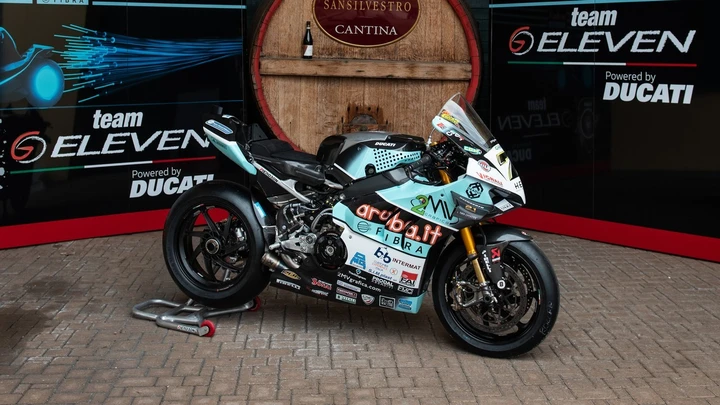SBK 2021: tolti i veli alla Panigale V4 R del Team Go Eleven