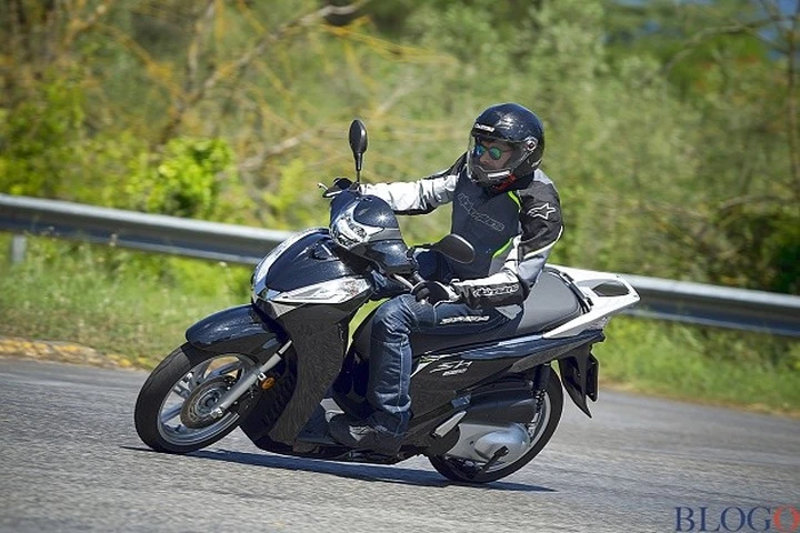 Honda SH300i ABS 2016: la prova su strada