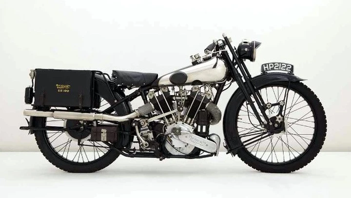 Moto d'epoca: all'asta una Brough Superior SS100 Alpine Grand Sports da 400mila euro