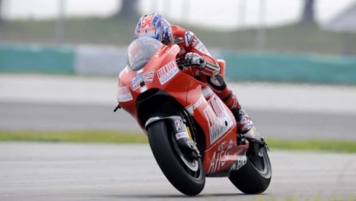 Stoner, primo, stringe i denti. Hayden 