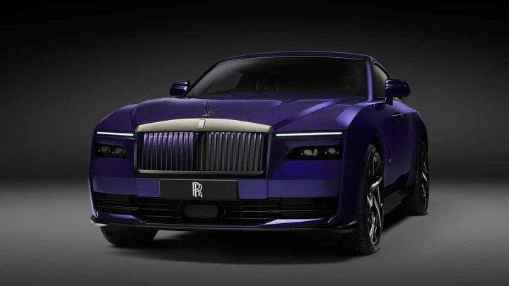 Rolls-Royce Spectre Black Badge, numeri da capogiro: la nuova frontiera del lusso