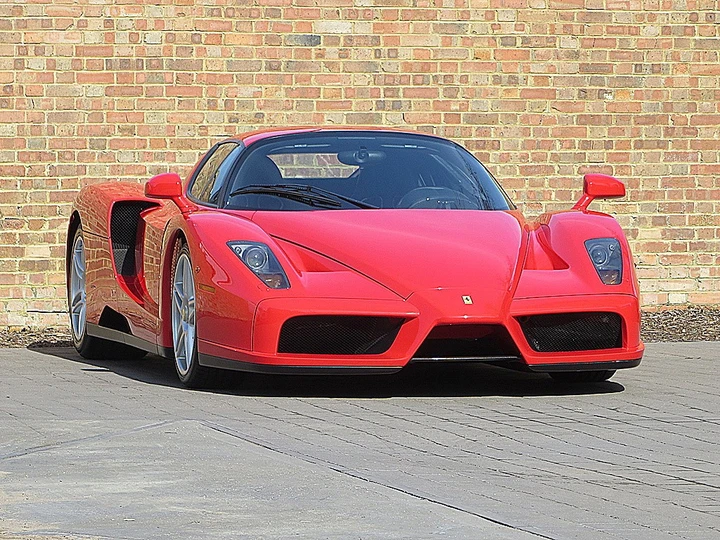 Una Ferrari Enzo nuova è in vendita a 3.5 milioni di euro
