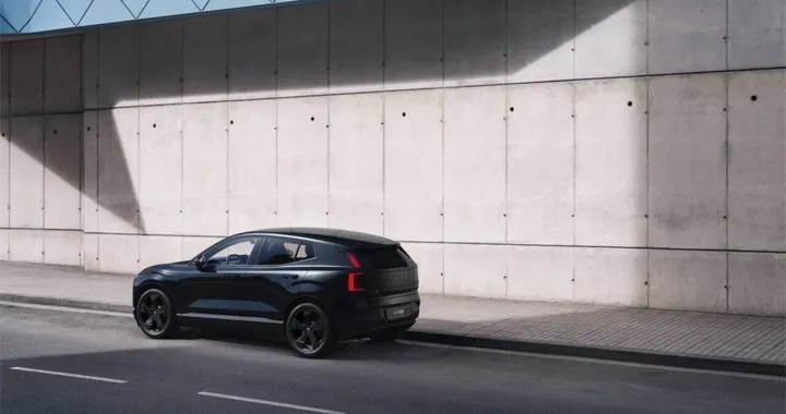 Volvo presenta EX30 Black Edition: la versione a prova di incentivi