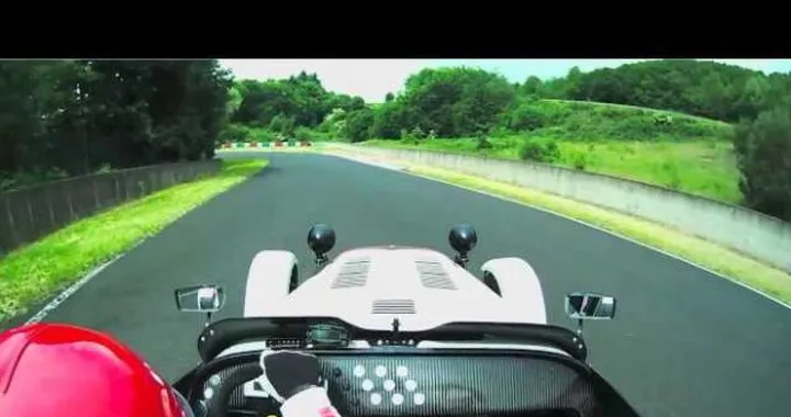 Video Caterham R500 a Charade