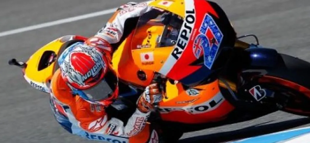 MotoGP: FP1 e FP2 a Phillip Island sotto il segno di Casey Stoner, seguito da Simoncelli e Lorenzo. Rossi lontano a 1,6 e 1,4 secondi