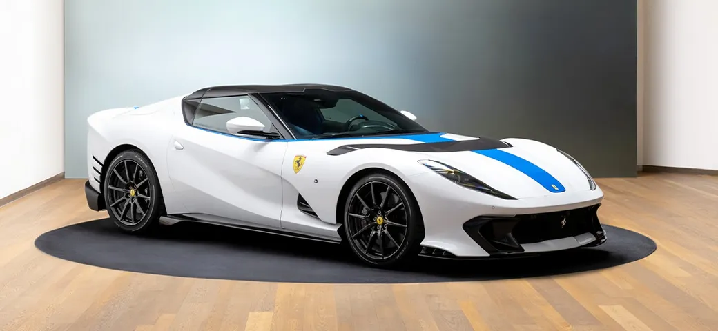 Ferrari 812 Competizione A: un esemplare speciale firmato Tailor Made