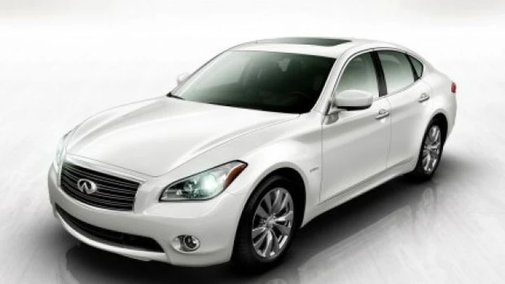 Infiniti: la M35h è la prima ibrida al mondo con segnalatore acustico per pedoni