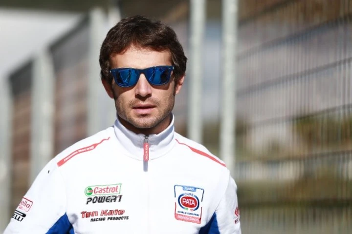 SBK 2015, Honda: niente fratture per Guintoli dopo la caduta di Jerez