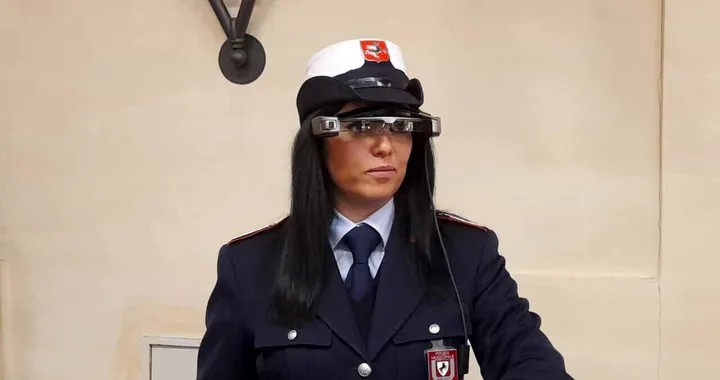 Vigili urbani con gli occhiali smart: in arrivo le cyber-multe