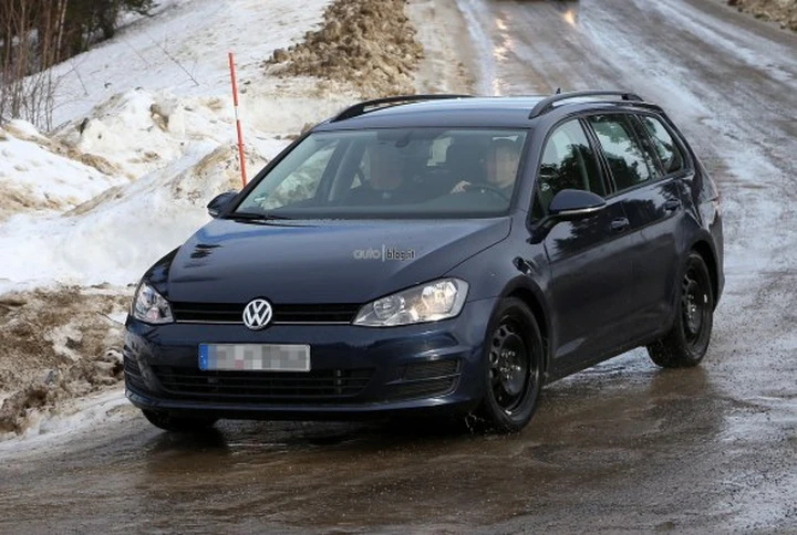 Foto spia Volkswagen Golf Variant