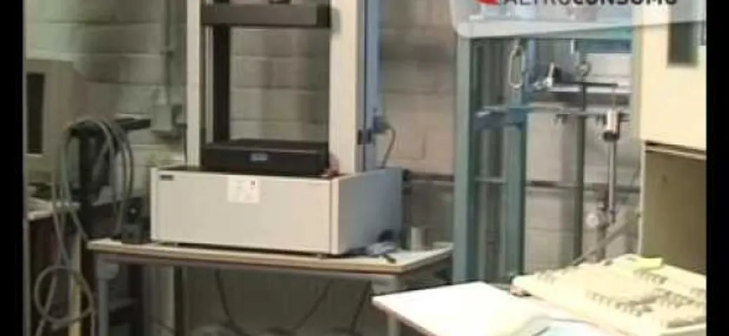 Otto i caschi bocciati al test di sicurezza di Altroconsumo