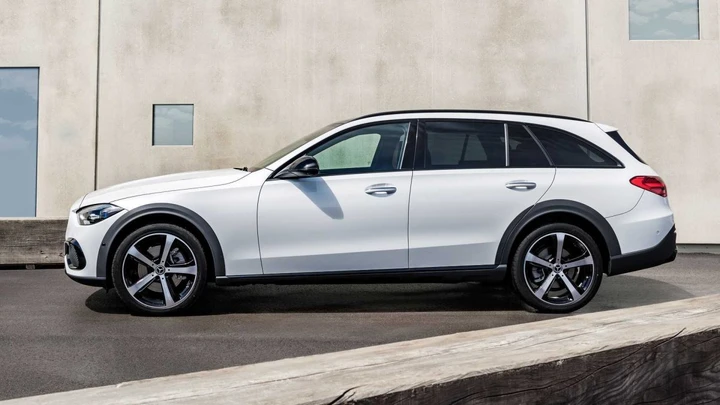 Mercedes valuta il futuro delle station wagon: pochi clienti e costi elevati