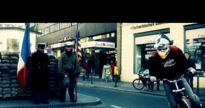Julien Dupont Ride The World: Berlino city