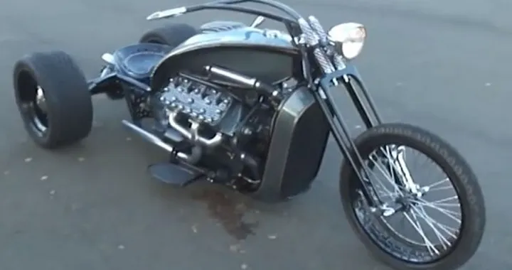 Trike Harley-Davidson con motore V8 Ford del 1948 [Video]