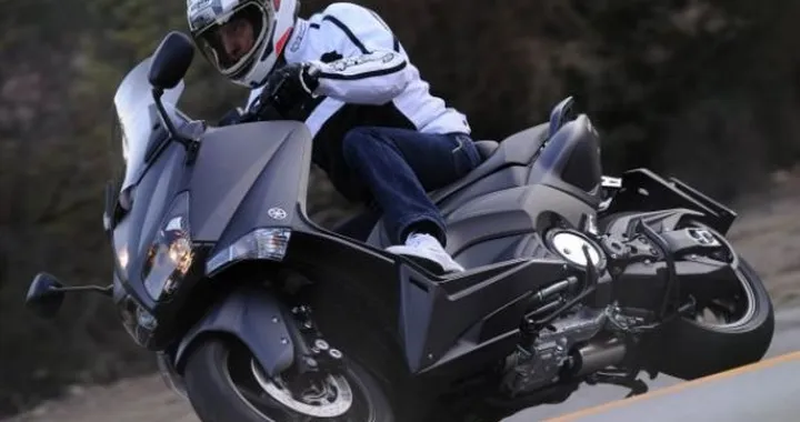 Mercato, classifiche Top 100 febbraio 2012: vola il TMAX 530, nelle moto torna in testa la R 1200 GS