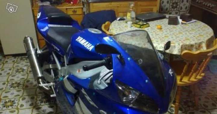 Foto del giorno: a pranzo con la Yamaha
