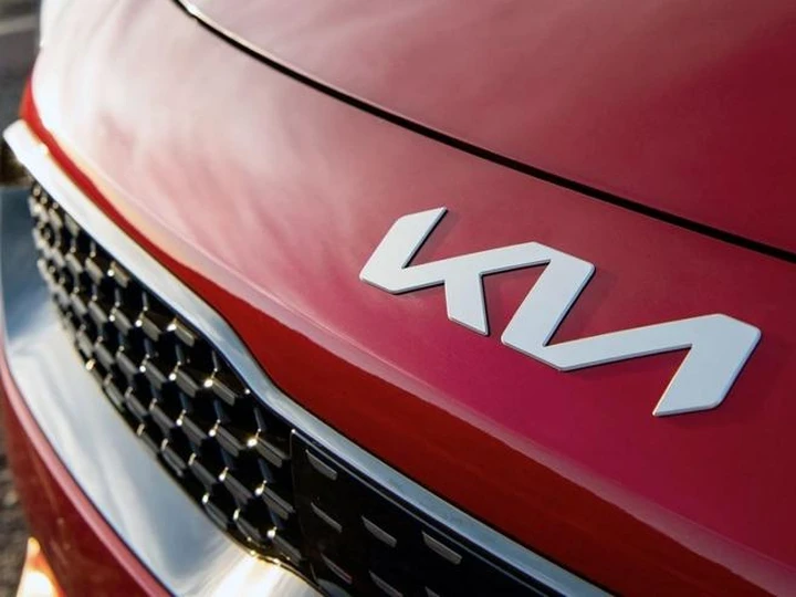 Kia richiama oltre 80.000 veicoli per problemi di sicurezza agli airbag