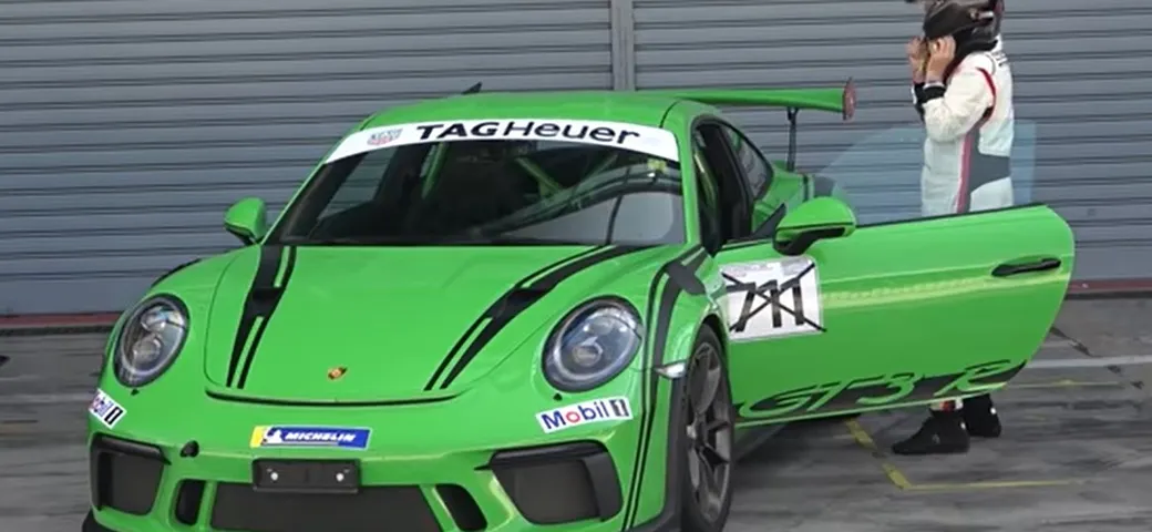 Una nonna che corre con una Porsche 911 GT3 RS? Sì, a Monza [Video]