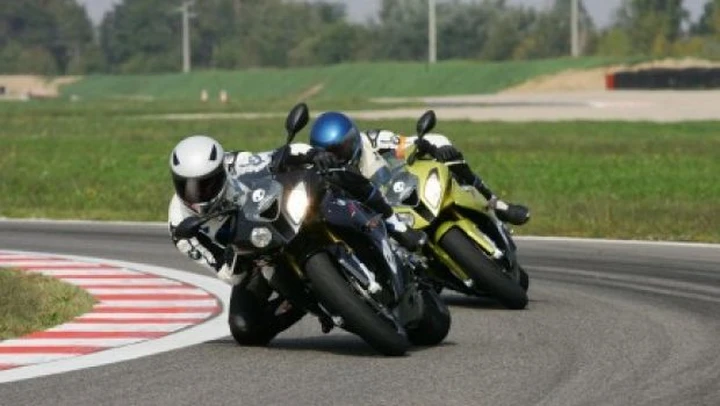 BMW S1000RR  Track Test Tour 2010: esaurite in poche ore le 2700 prenotazioni disponibili