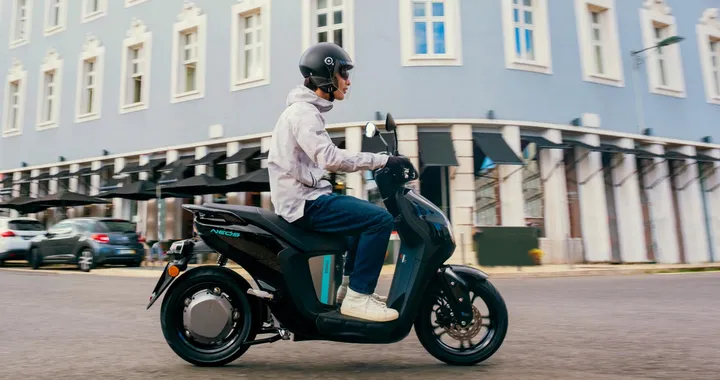 Yamaha NEO's, il primo scooter elettrico: caratteristiche, prezzo e disponibilità