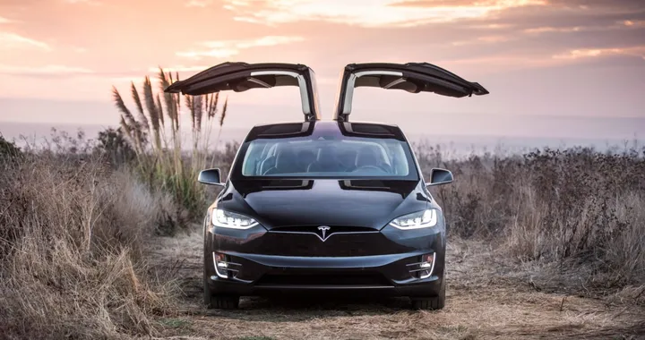 Tesla: richiamate 11.000 Model X per problema ai sedili