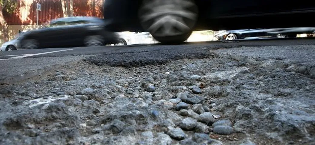 Auto danneggiata: la scarsa manutenzione stradale