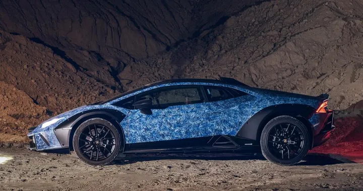 Fermata dalla Polizia una Lamborghini sgargiante. Il motivo? Una targa offensiva