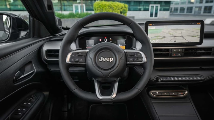 Jeep Avenger 2026, interni più curati e nuova tecnologia
