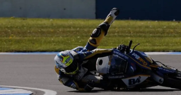 Sequenza della caduta di Michel Fabrizio nelle libere di Donington