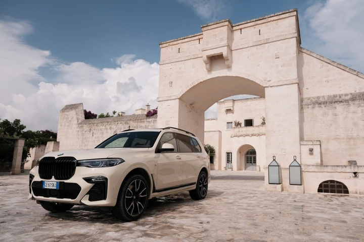 BMW X7: la versione speciale di Poldo Dog Couture
